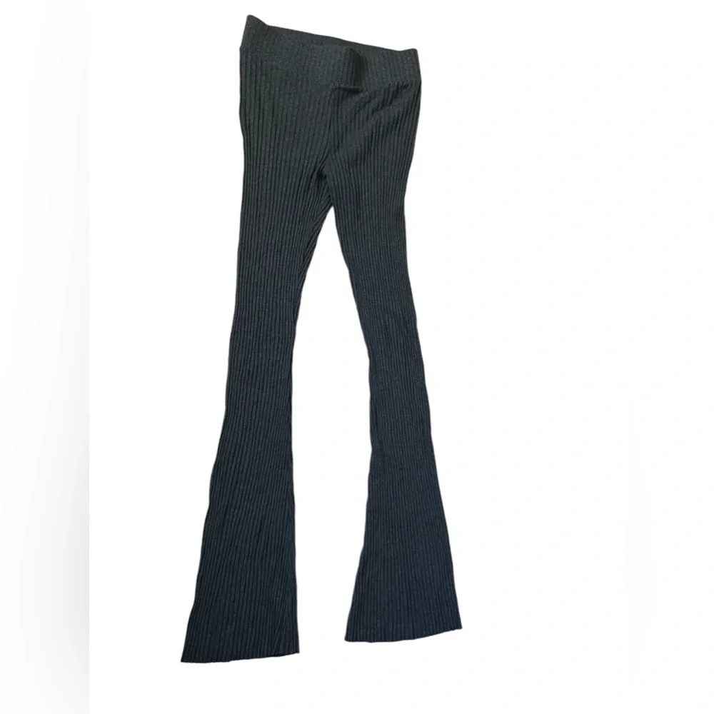 Cale‎ grey ribbed flare leggings